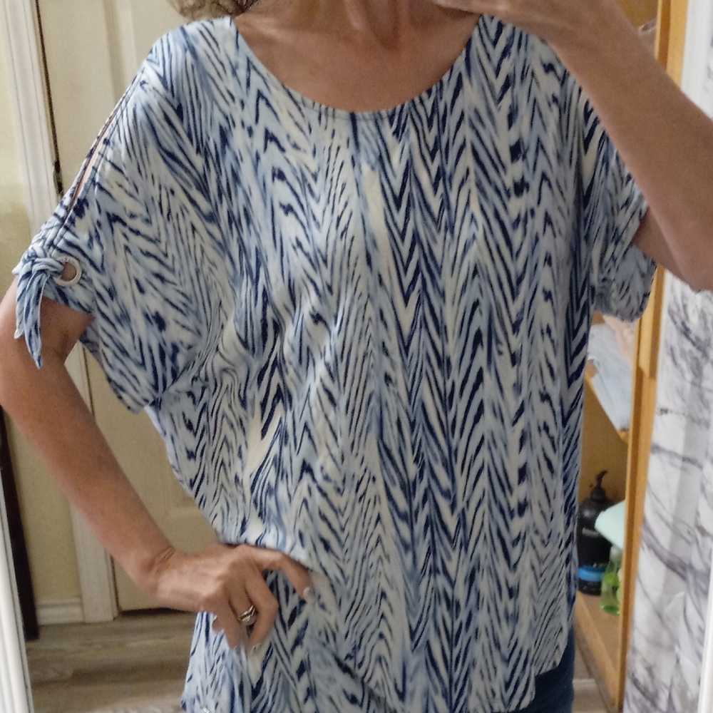 Calvin Klein Blue and White cold shoulder top sz 1x